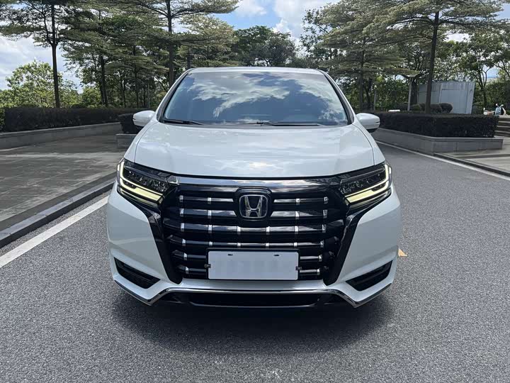 Фото 3 - Honda Elysion