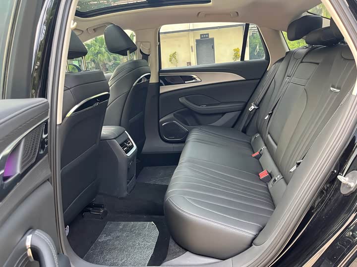 Фото 9 - Hongqi H5