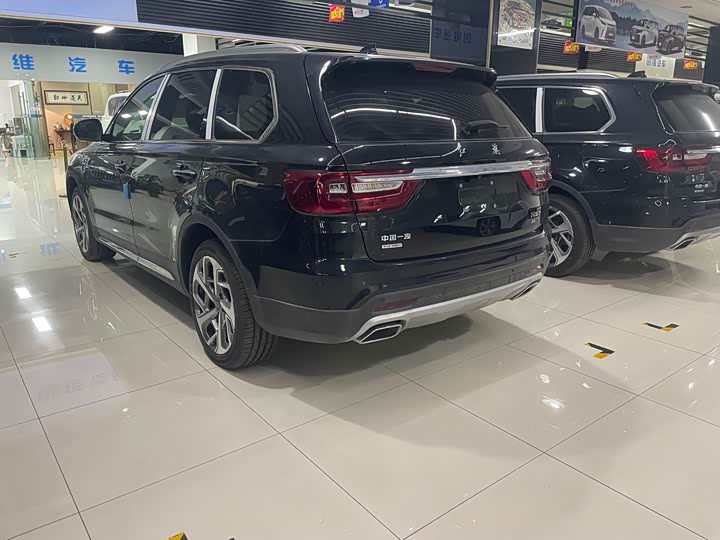 Фото 15 - Hongqi HS7
