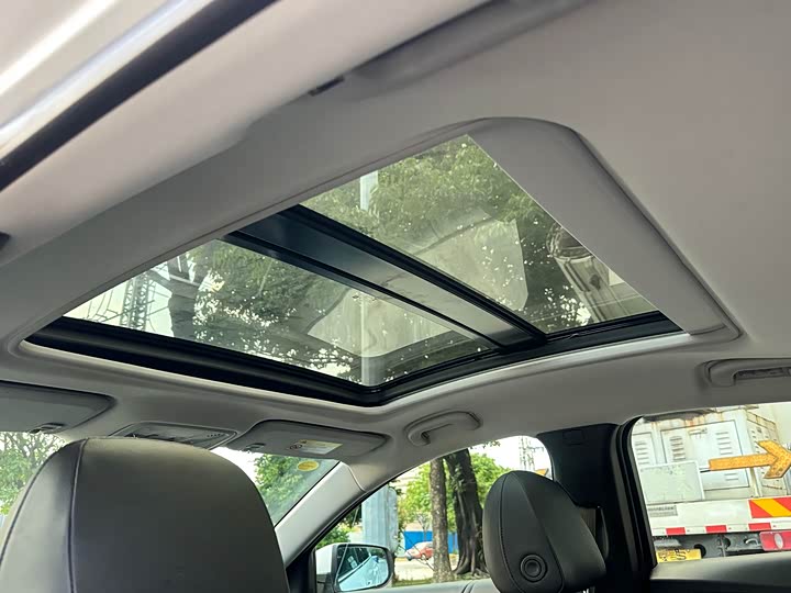 Фото 18 - Chevrolet Malibu XL