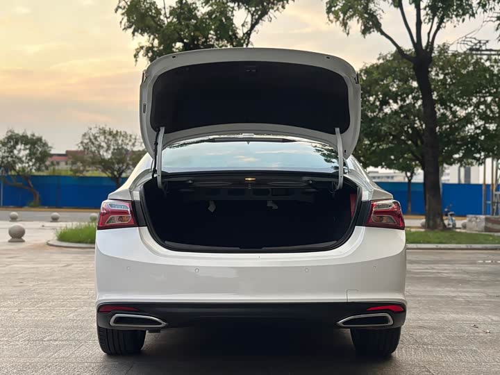 Фото 23 - Chevrolet Malibu XL