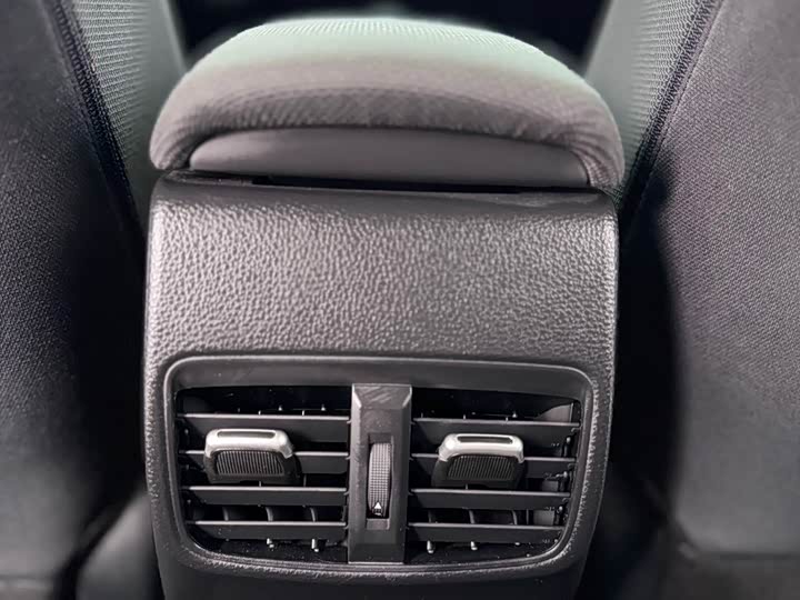 Фото 11 - Toyota Levin