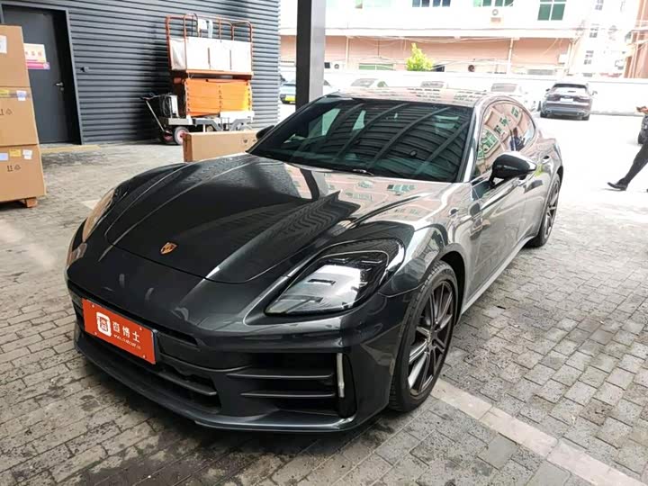 Фото 1 - Porsche Panamera