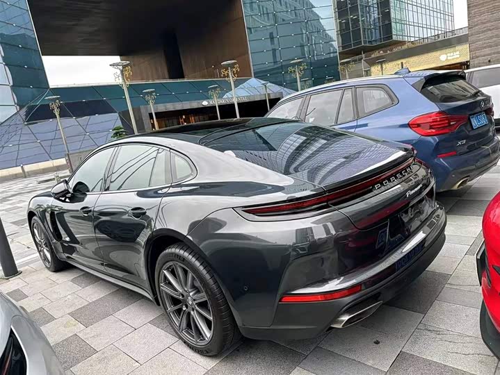 Фото 3 - Porsche Panamera