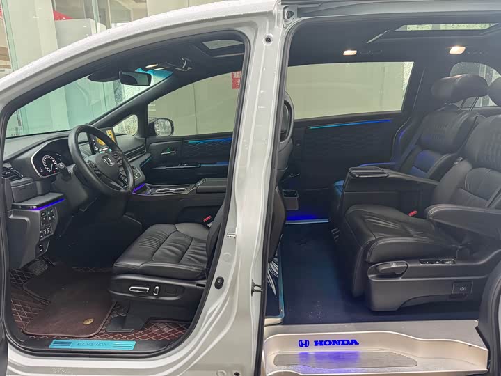 Фото 14 - Honda Elysion