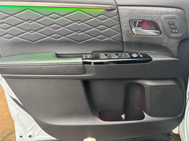 Фото 16 - Honda Elysion