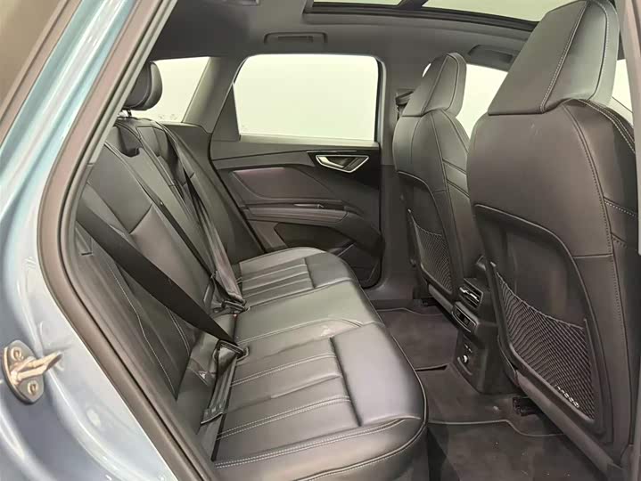 Фото 22 - Audi Q4 e-tron