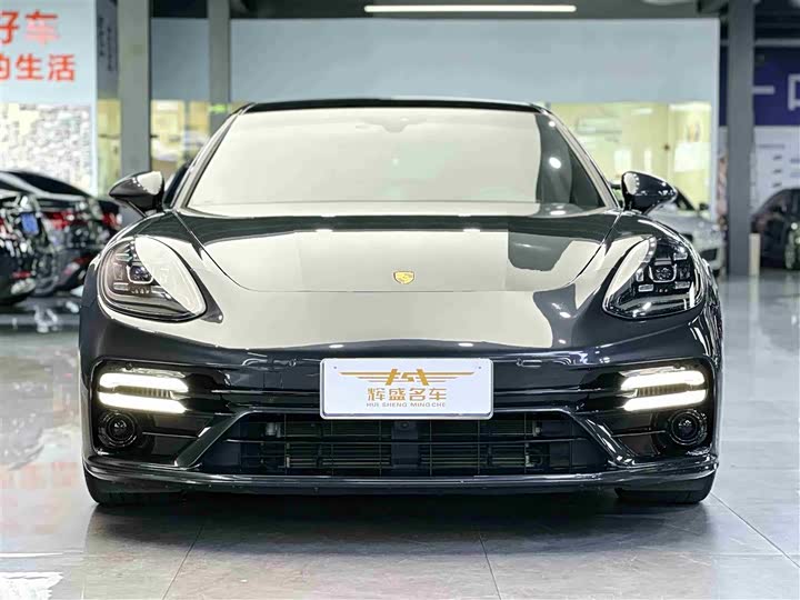 Фото 2 - Porsche Panamera