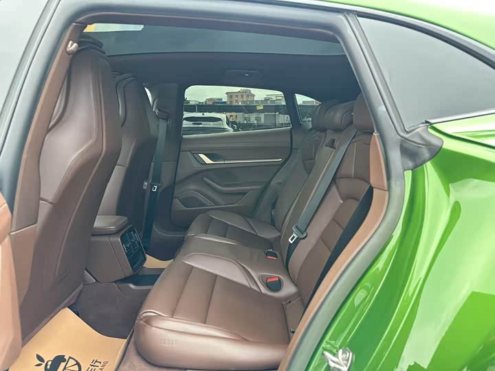 Фото 10 - Porsche Taycan