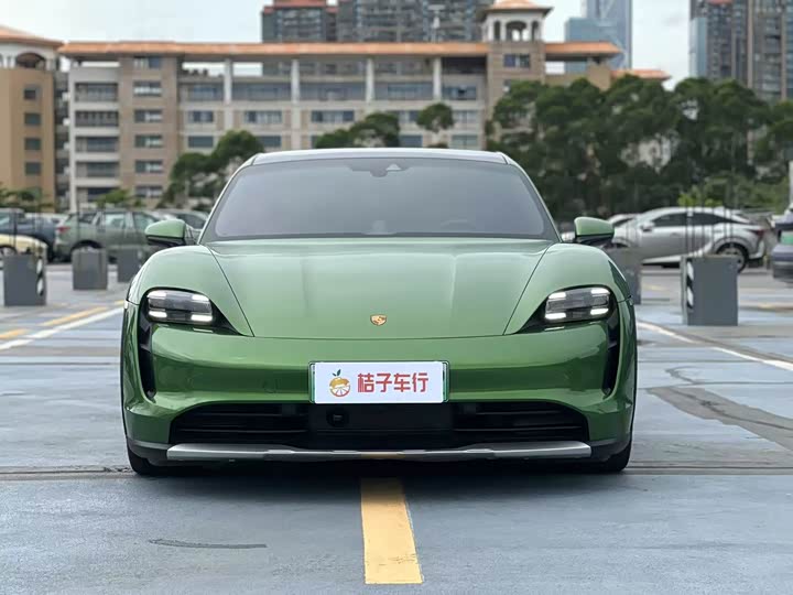 Фото 2 - Porsche Taycan