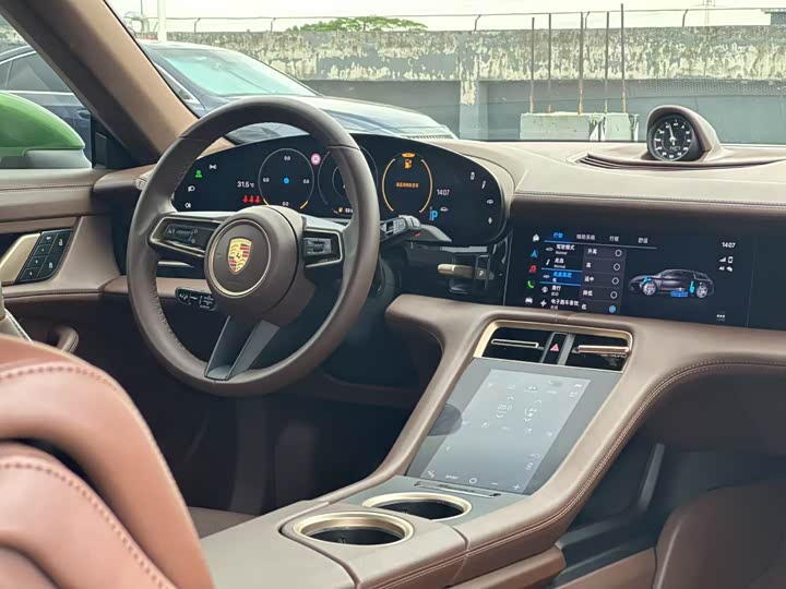 Фото 7 - Porsche Taycan
