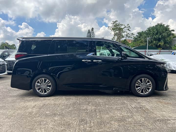 Фото 11 - Toyota Alphard