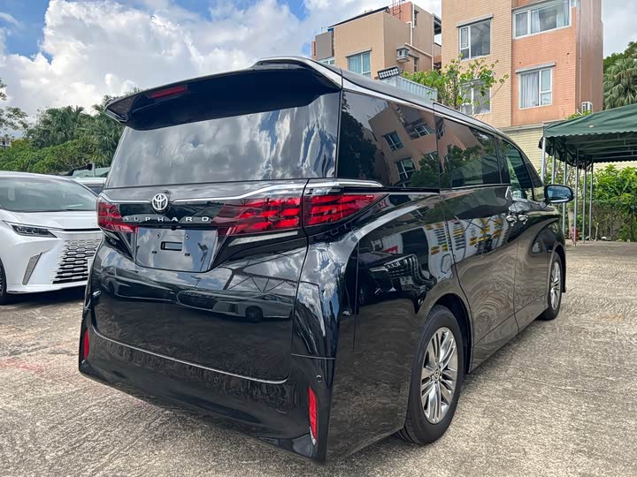 Фото 9 - Toyota Alphard