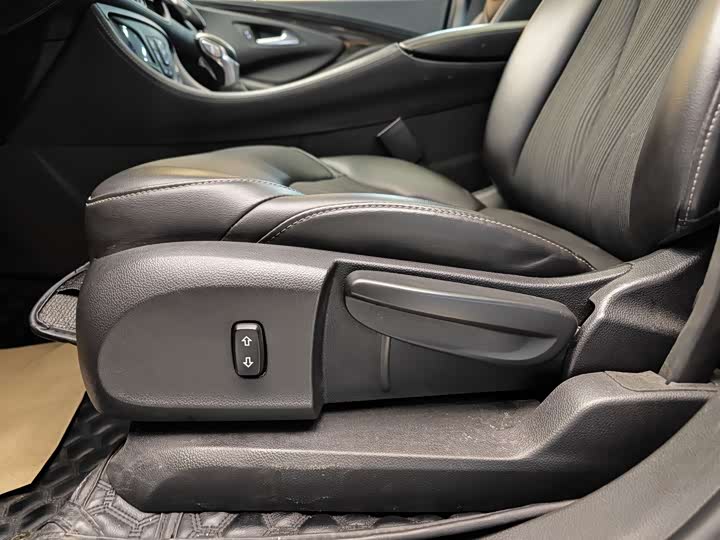 Фото 10 - Buick Envision Plus