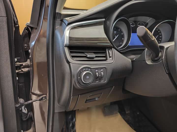 Фото 11 - Buick Envision Plus