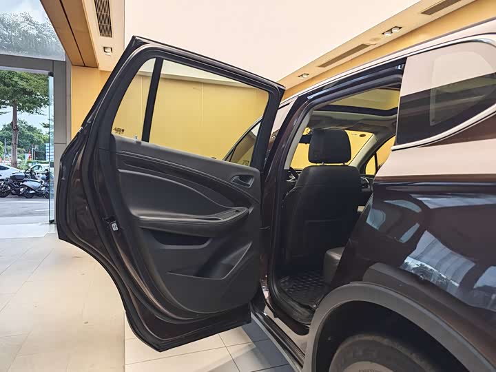 Фото 19 - Buick Envision Plus