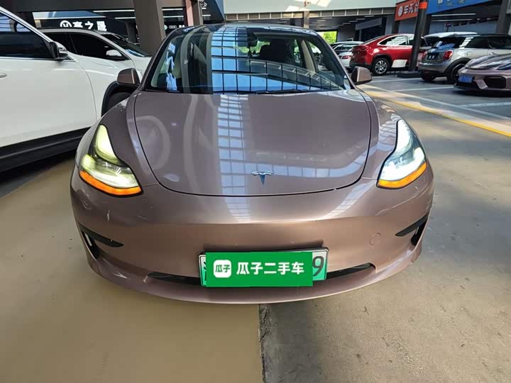 Фото 3 - Tesla Model 3
