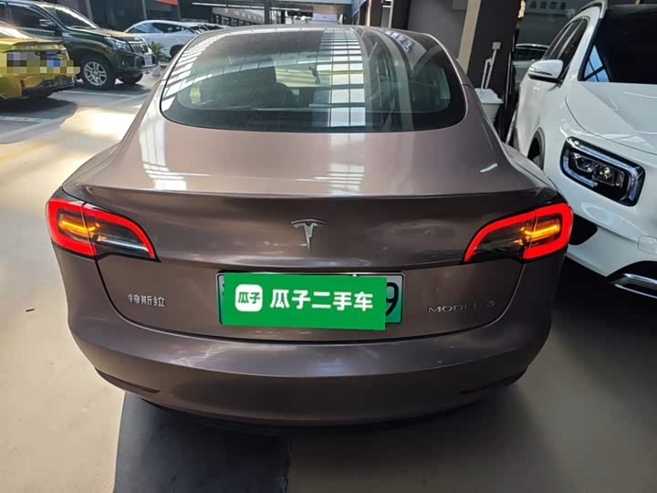 Фото 6 - Tesla Model 3