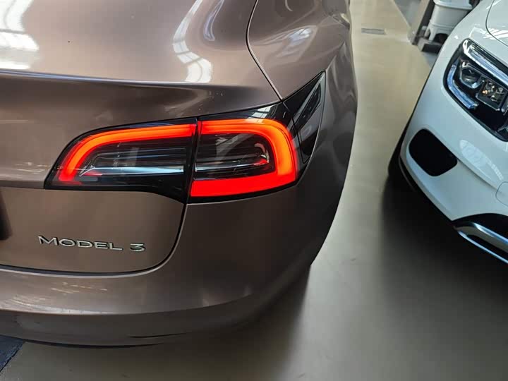 Фото 8 - Tesla Model 3