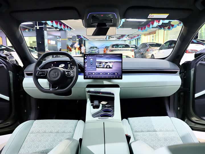 Фото 17 - Zeekr 001