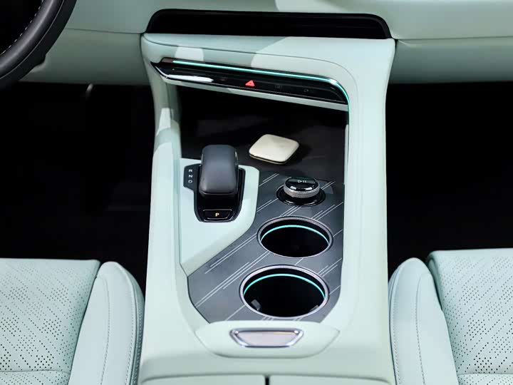 Фото 22 - Zeekr 001