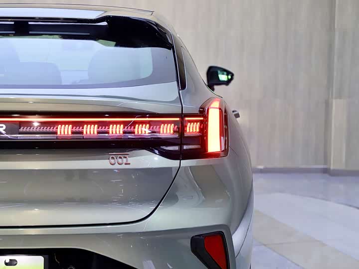 Фото 7 - Zeekr 001