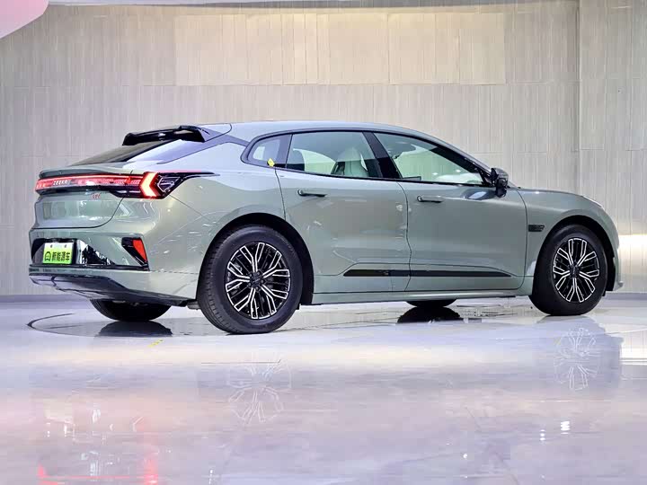 Фото 8 - Zeekr 001