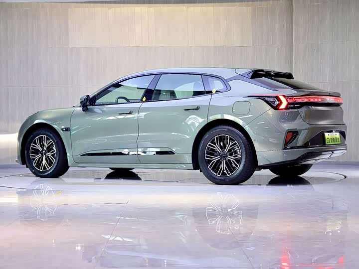 Фото 9 - Zeekr 001