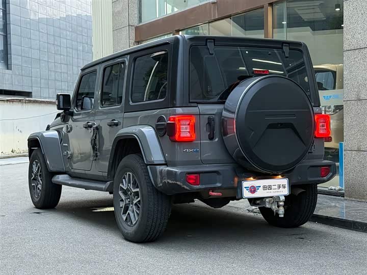 Фото 4 - Jeep Wrangler Hybrid