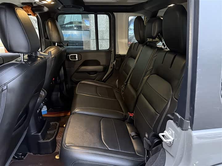 Фото 9 - Jeep Wrangler Hybrid