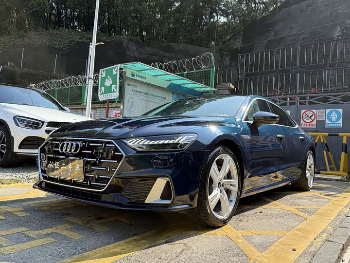 Фото 1 - Audi A7L
