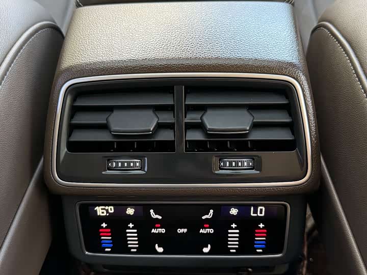 Фото 10 - Audi A7L