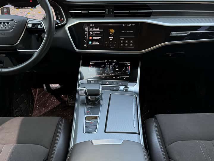 Фото 13 - Audi A7L