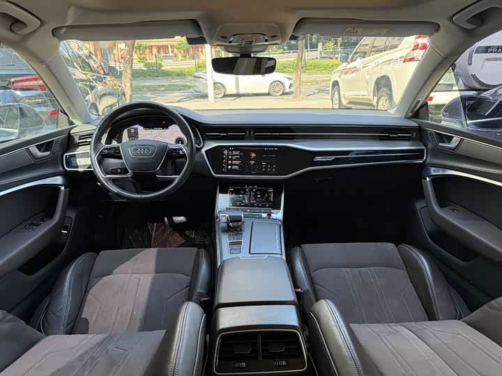 Фото 14 - Audi A7L