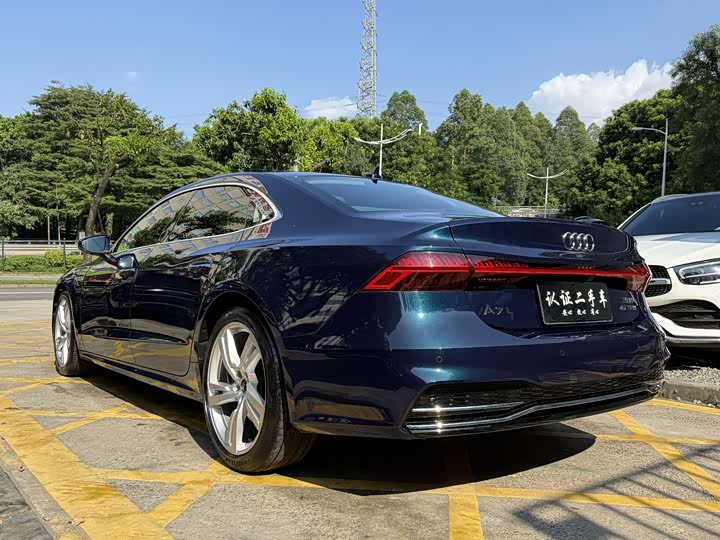 Фото 6 - Audi A7L