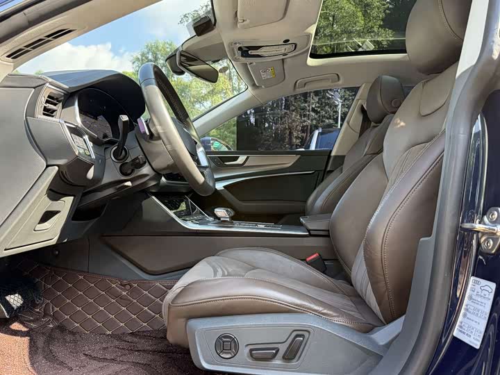 Фото 7 - Audi A7L