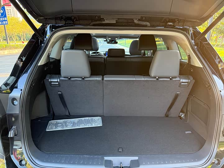 Фото 10 - Toyota Highlander