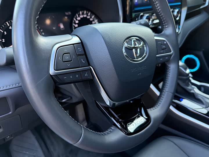 Фото 12 - Toyota Highlander