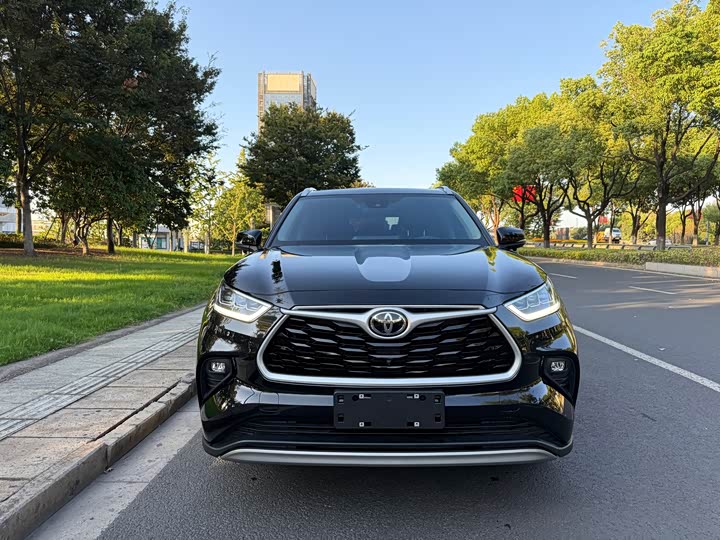 Фото 2 - Toyota Highlander