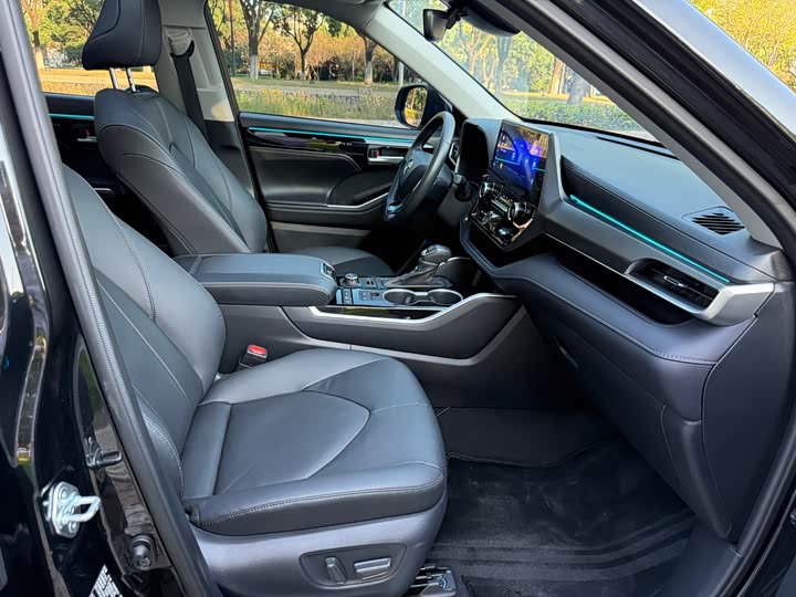 Фото 5 - Toyota Highlander