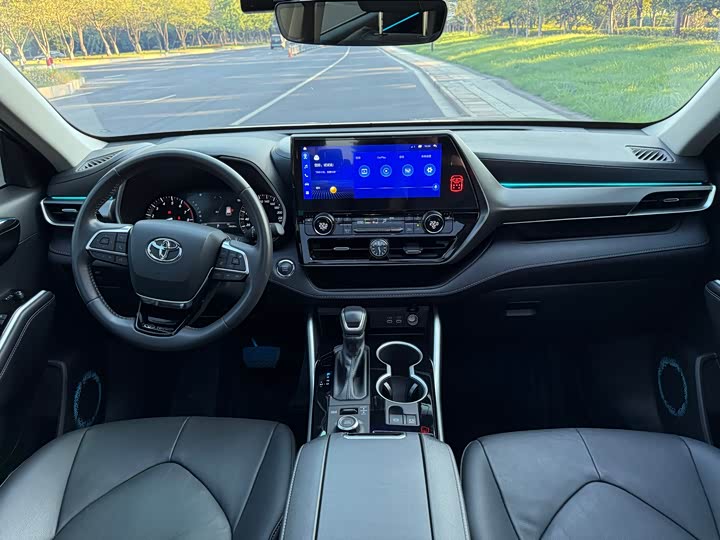 Фото 8 - Toyota Highlander