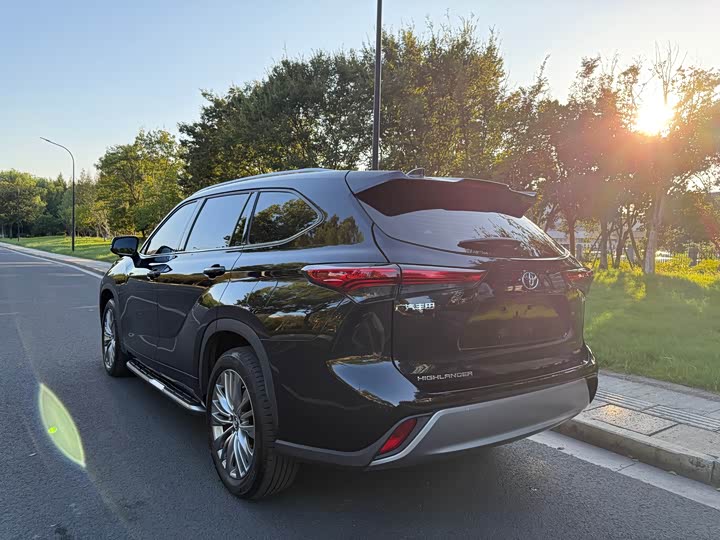 Фото 9 - Toyota Highlander