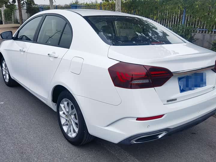 Фото 10 - Geely Emgrand