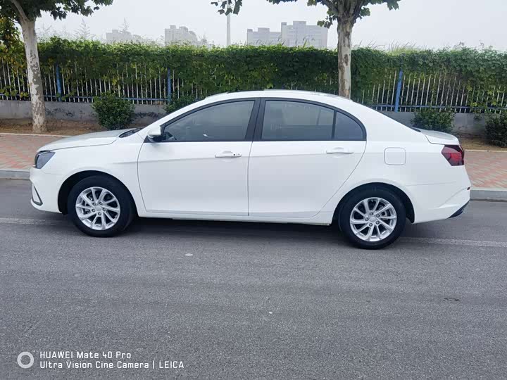 Фото 11 - Geely Emgrand