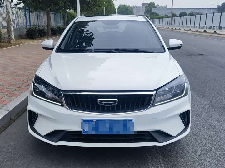 Фото 2 - Geely Emgrand