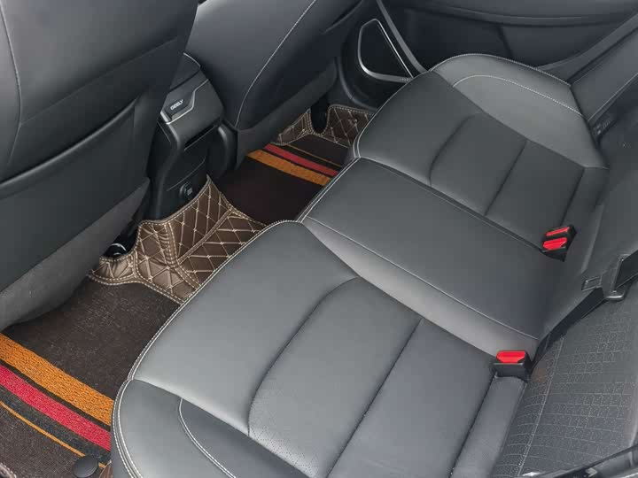 Фото 6 - Geely Emgrand