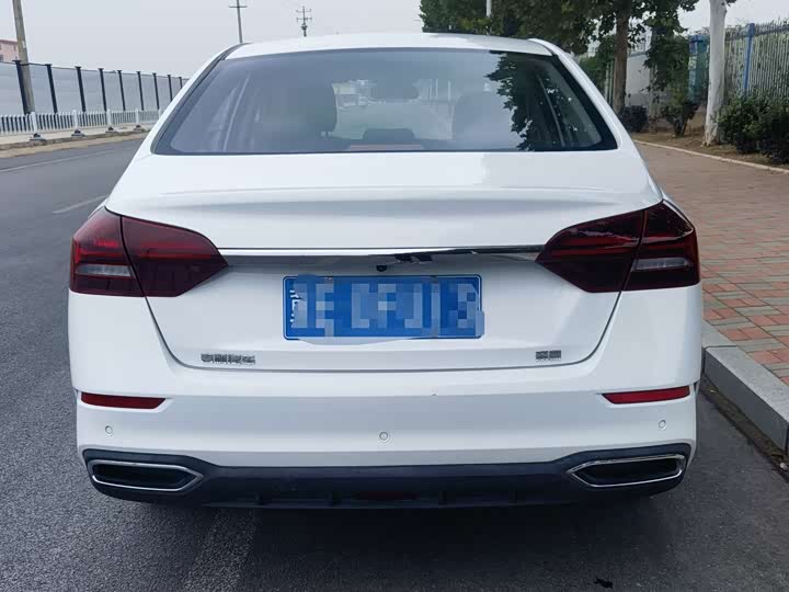 Фото 9 - Geely Emgrand