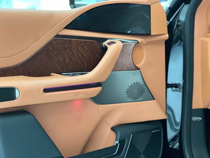 Фото 14 - BYD Yangwang U8