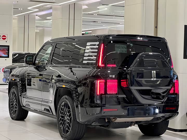 Фото 18 - BYD Yangwang U8