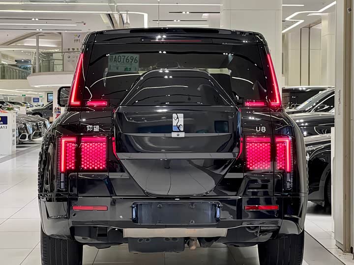 Фото 19 - BYD Yangwang U8